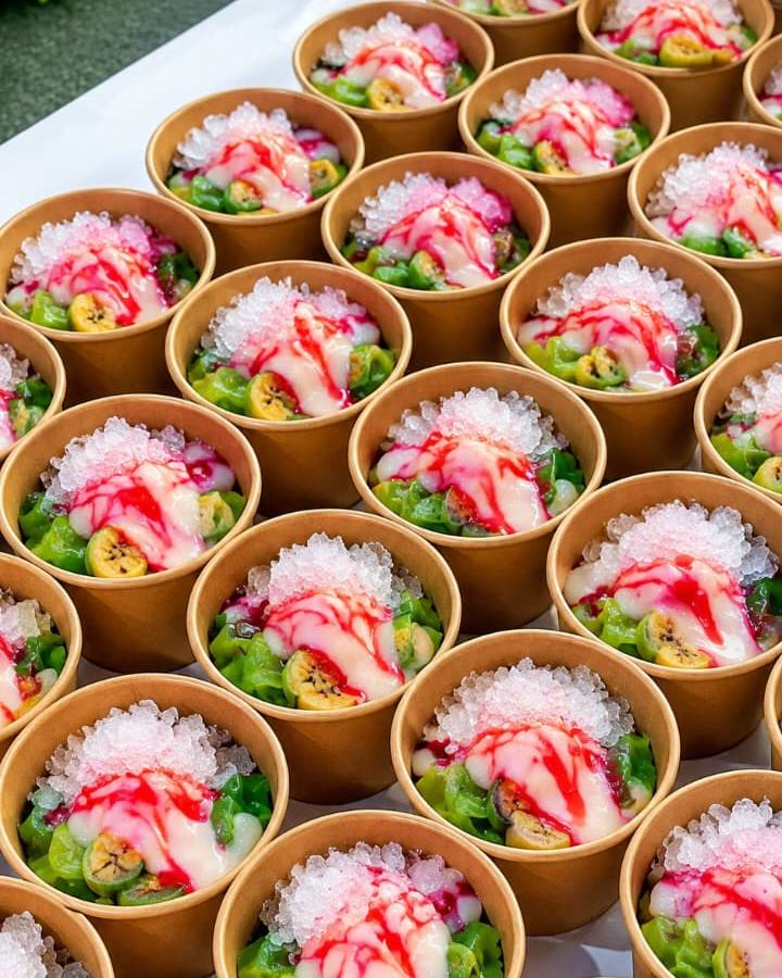 Es pisang ijo dalam cup, banyak porsi untuk acara